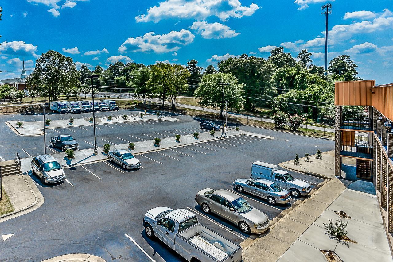 Budgetel Inn And Suites Raleigh Exterior photo