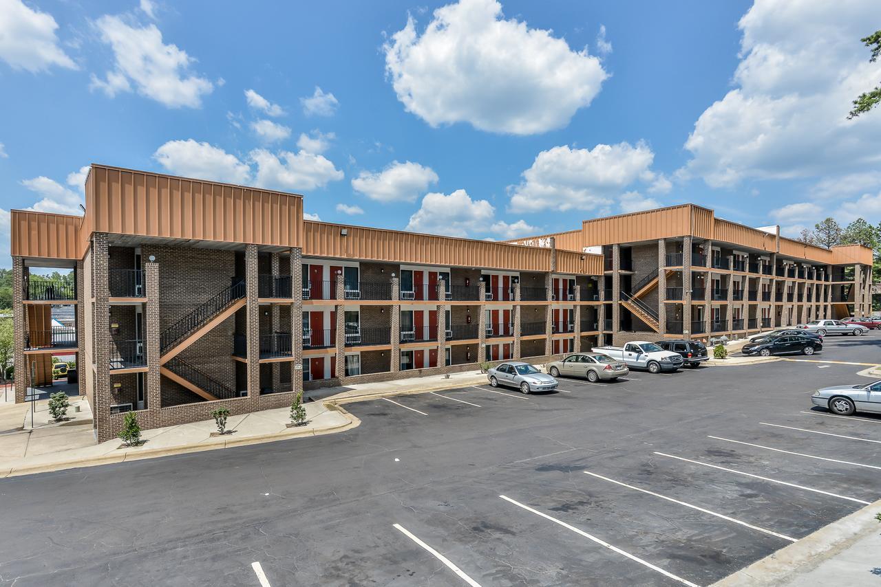 Budgetel Inn And Suites Raleigh Exterior photo